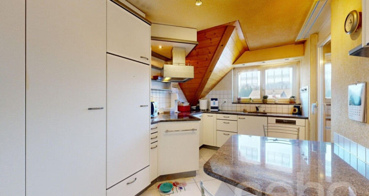 Charmante Dachwohnung mit Galerie und Weitsicht ins Grüne image 7