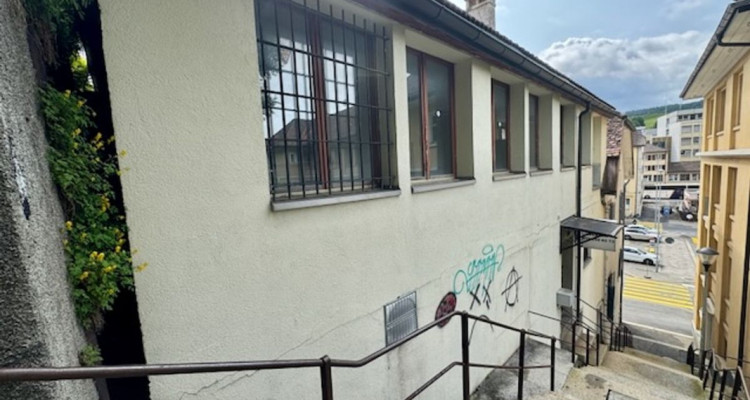 En exclusivité: Atelier et ou habitation!198 m² à rénover avec terrasse de 45 m²  image 1