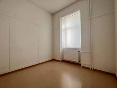   Faites une offre pour ce très bel Immeuble mixte, avec 14 garages et 18 places de parc image 12