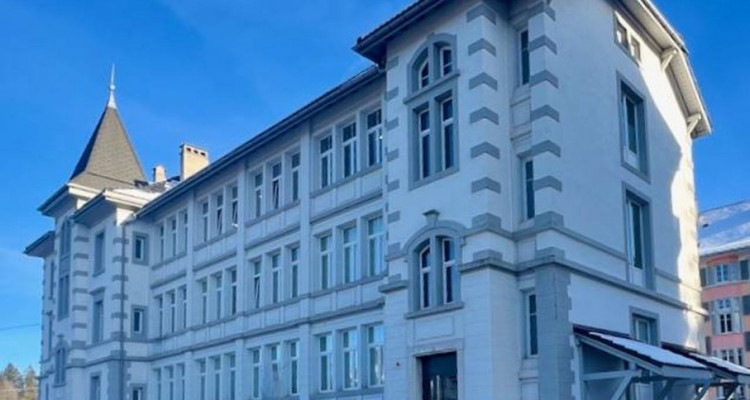   Faites une offre pour ce très bel Immeuble mixte, avec 14 garages et 18 places de parc image 1