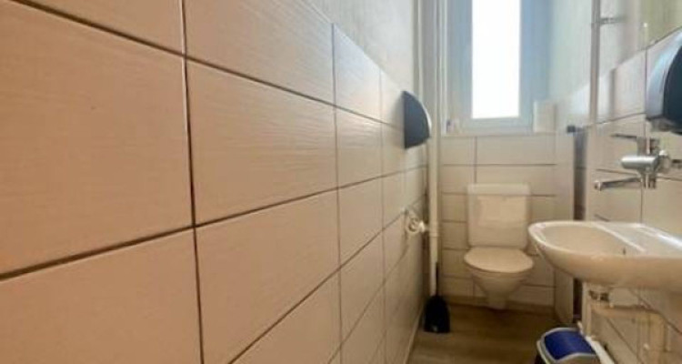   Faites une offre pour ce très bel Immeuble mixte, avec 14 garages et 18 places de parc image 8