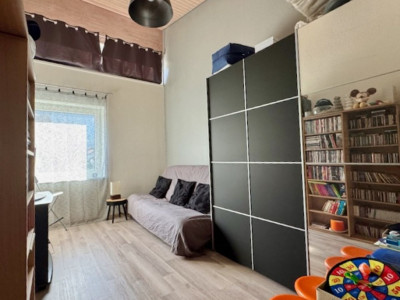 Maison mitoyenne avec deux logements, possibilités activité indépendante, location.. image 13