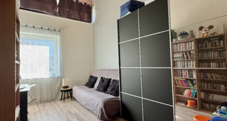 Maison mitoyenne avec deux logements, possibilités activité indépendante, location.. image 13