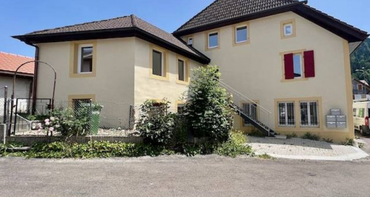 Immeuble rénové, 3 lots sur 5 loués, 4 appartements et un local commercial image 1