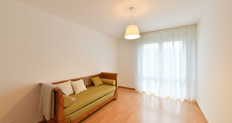 Appartement lumineux avec vue sur la verdure à Colombier image 5