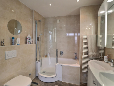 Superbe appartement en étage élevé avec piscine en viager occupé sans rente image 12