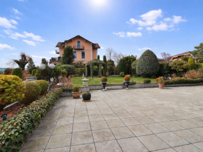 BIEN EXCEPTIONNEL!! Grand appartement en viager occupé sans rente. Vue Lac et Port privé. image 2