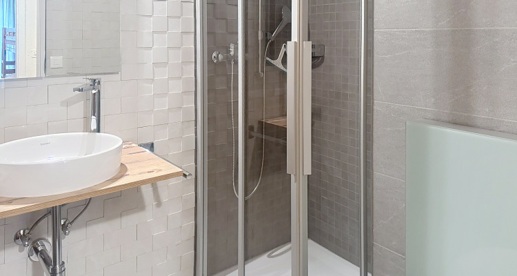 EXCLUSIVITE  Magnifique 3.5 P rénové au centre, SKI-IN SKI OUT image 7