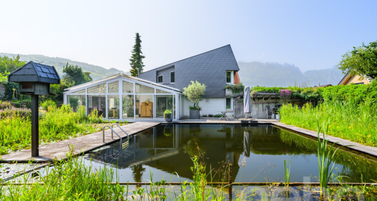 Exklusives EFH in Grabs mit Naturpool & viel Privatsphäre image 1