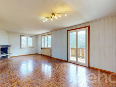 Vue panoramique et charme authentique: Un chalet à réinventer image 4