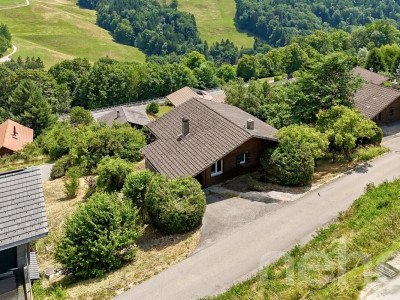 Vue panoramique et charme authentique: Un chalet à réinventer image 11