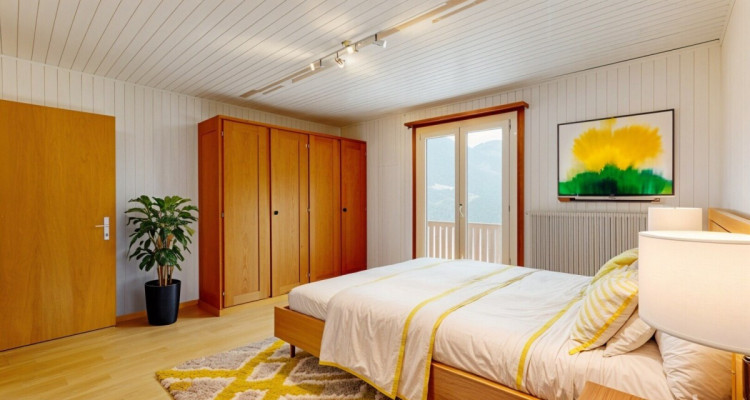 Vue panoramique et charme authentique: Un chalet à réinventer image 8