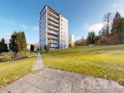 Helle sonnige 4-Zimmer-Wohnung in oberste Etage mit Fernsicht image 1