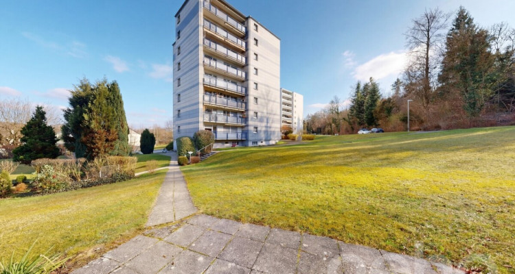 Helle sonnige 4-Zimmer-Wohnung in oberste Etage mit Fernsicht image 1