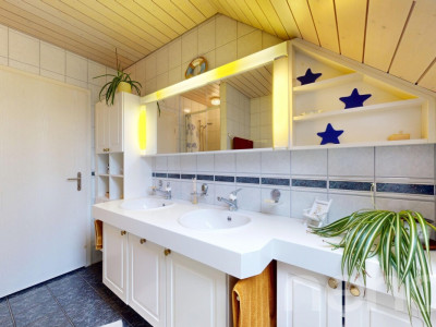 Freistehendes 5.5-Zimmer Einfamilienhaus mit Garten image 8