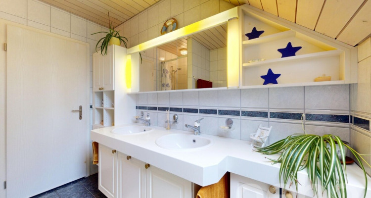 Freistehendes 5.5-Zimmer Einfamilienhaus mit Garten image 8