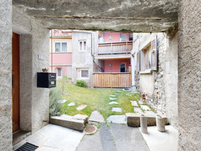 Rare ! Grande Maison villageoise rénovée avec Carnotzet image 8