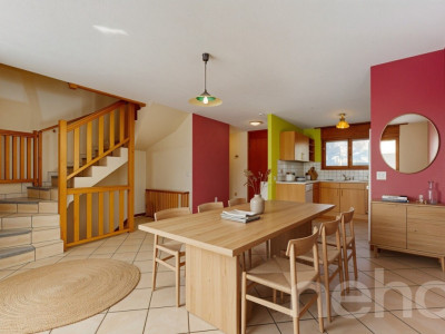 Maison mitoyenne dans un quartier familial avec jardin image 3