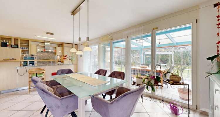 Freistehendes Einfamilienhaus mit sonnigem Garten und Wintergarten image 5