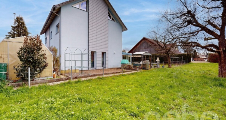 Freistehendes Einfamilienhaus mit sonnigem Garten und Wintergarten image 12