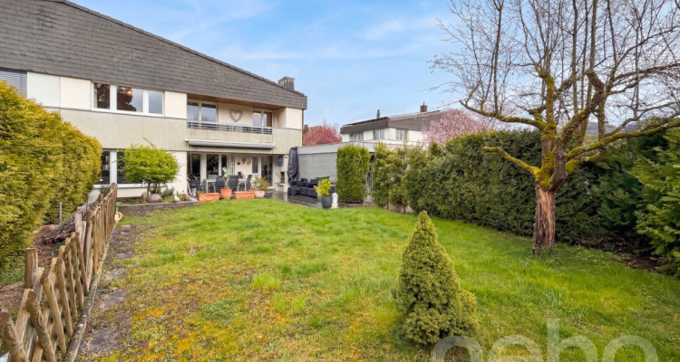 Renoviertes 5.5-Z Doppel-EFH mit grossem Garten und separater Garage image 1