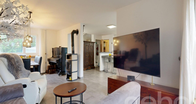 Renoviertes 5.5-Z Doppel-EFH mit grossem Garten und separater Garage image 2