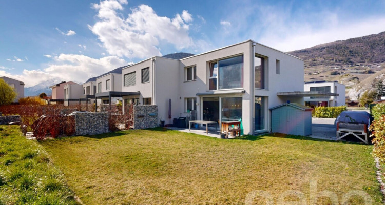 Maison mitoyenne d?exception en bout de rangée image 1