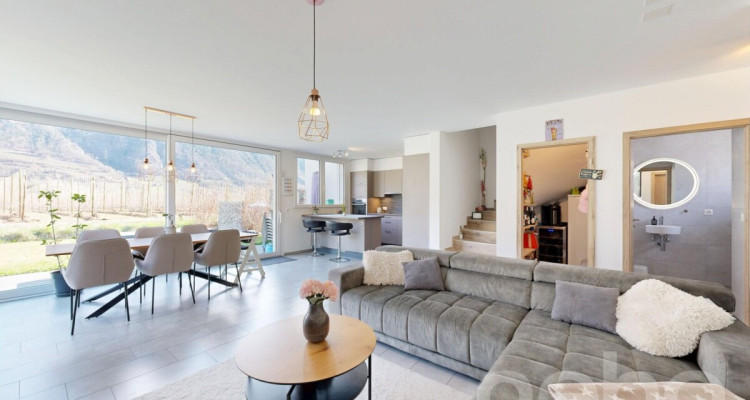 Maison mitoyenne d?exception en bout de rangée image 3