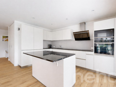 Wohnen mit Aussicht stilvolle Terrassenwohnung in Plasselb image 4