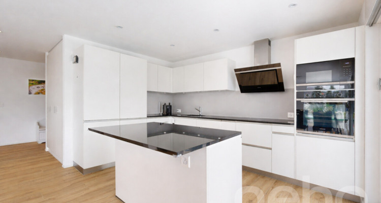 Wohnen mit Aussicht stilvolle Terrassenwohnung in Plasselb image 4