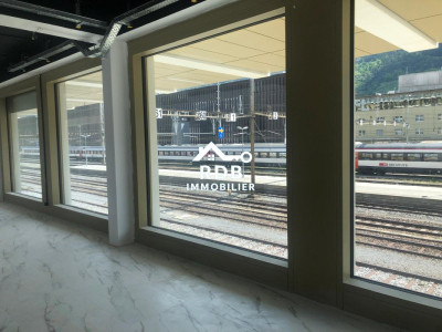 Local commercial disponible immédiatement à Sion cour de gare  image 2