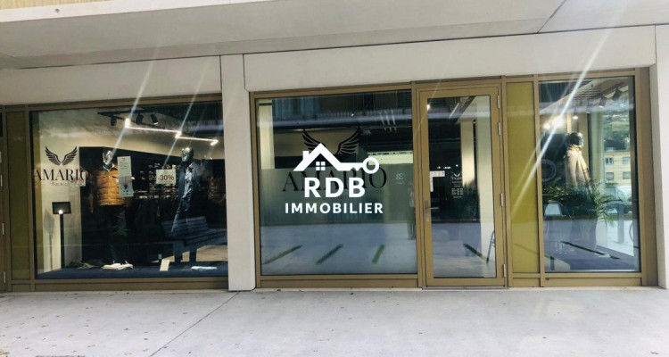 Local commercial disponible immédiatement à Sion cour de gare  image 6