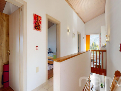 Maison familiale lumineuse avec vaste terrasse image 12