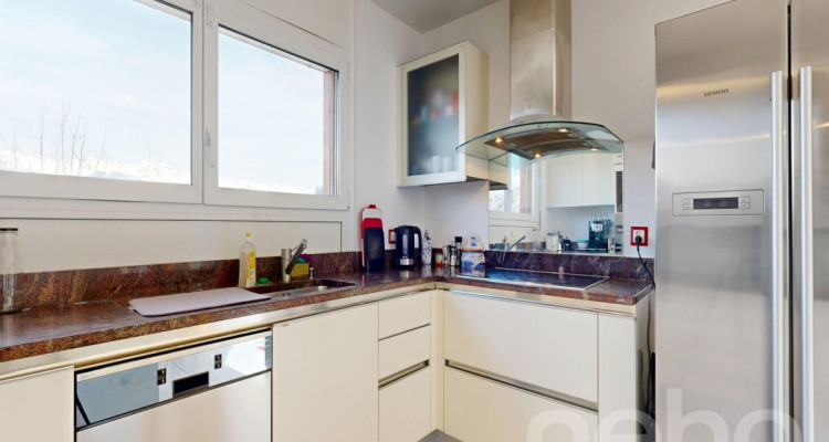 Maison familiale lumineuse avec vaste terrasse image 8