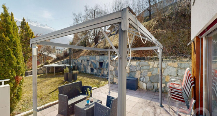 Maison familiale lumineuse avec vaste terrasse image 10