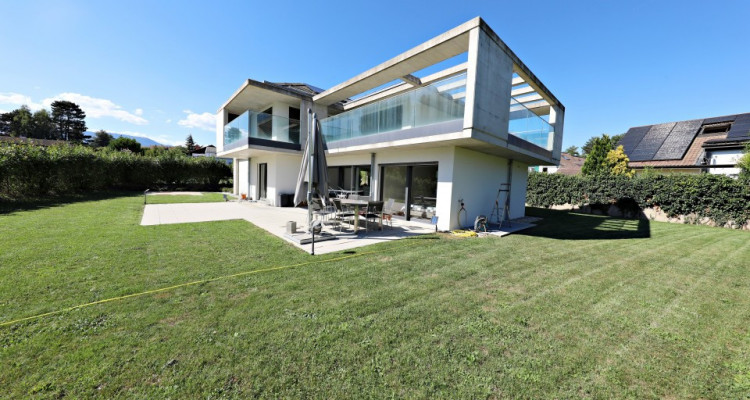 Magnifique maison individuelle / 4 chambres / terrasse et jardin   image 1