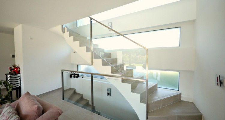 Magnifique maison individuelle / 4 chambres / terrasse et jardin   image 3