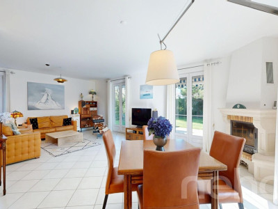 Maison jumelée avec grand jardin et volumes généreux image 3