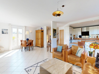 Maison jumelée avec grand jardin et volumes généreux image 4