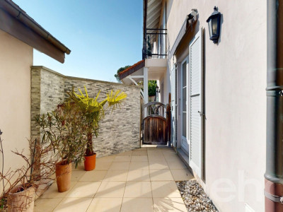 Maison jumelée avec grand jardin et volumes généreux image 7