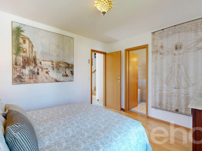 Maison jumelée avec grand jardin et volumes généreux image 9