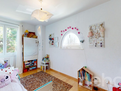 Maison jumelée avec grand jardin et volumes généreux image 11