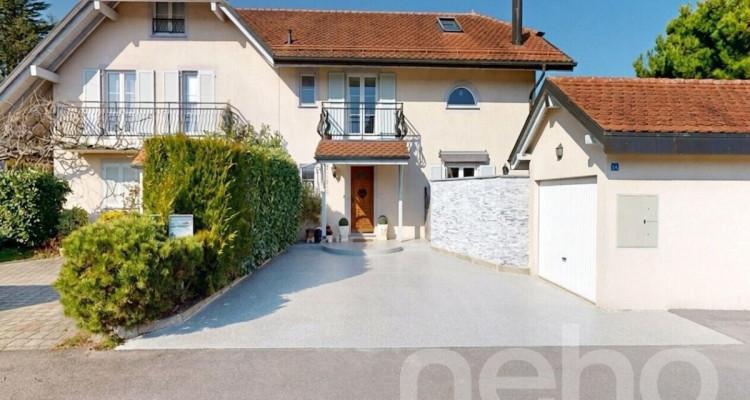 Maison jumelée avec grand jardin et volumes généreux image 2