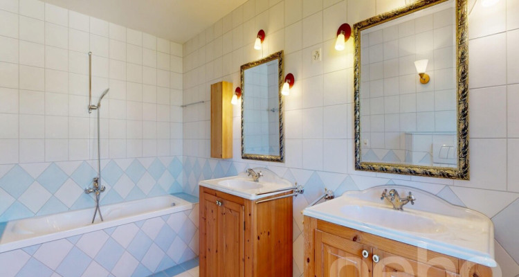 Maison jumelée avec grand jardin et volumes généreux image 10