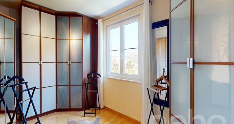 Maison jumelée avec grand jardin et volumes généreux image 12