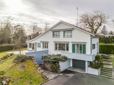 EN EXCLUSIVITÉ : Propriété familiale de caractère sur belle parcelle arborée à Genthod image 1