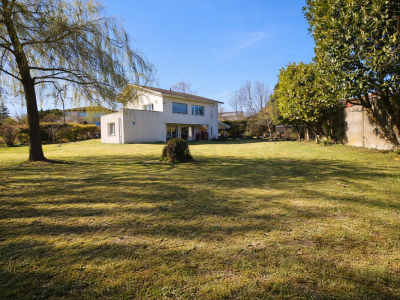 Élégante villa familiale avec grand jardin plat et fort potentiel ? Founex image 1