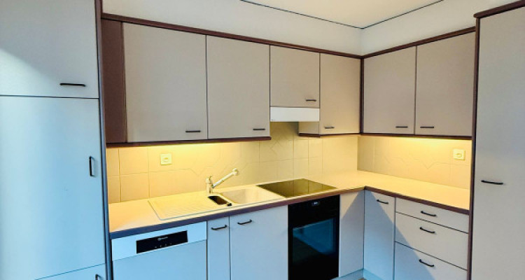 APPARTEMENT TRAVERSANT 82 M2 - 4 PCES ! HYPER-CENTRE SION  image 6