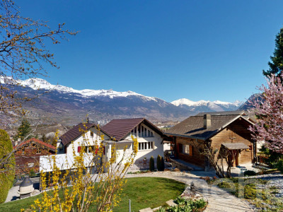 Ensemble immobilier d?exception Maison darchitecte + Raccard + locaux image 4