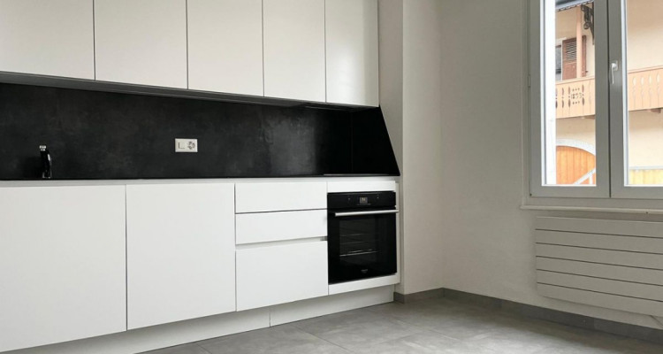 Objet rare - Ravissant triplex 4.5 pièces au coeur du vieux village de Collombey image 2